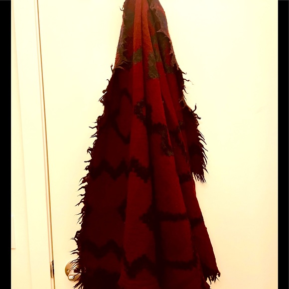 Wilfred - Diamond Mosaic Blanket Scarf - Balsamine (burgundy and navy blue) - Picture 5 of 5